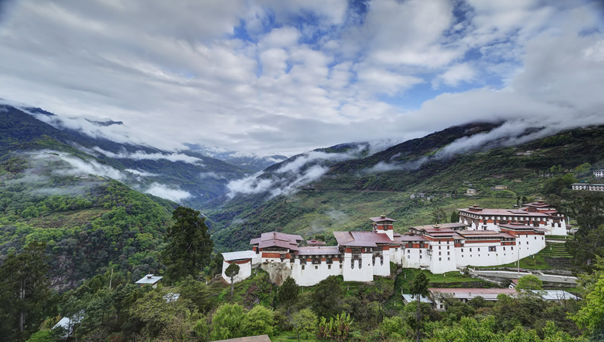 Bhutan: A Comprehensive Guide to Origin, Tourist Attractions, Jobs, Cuisine, Living Accommodations, and Living Standards